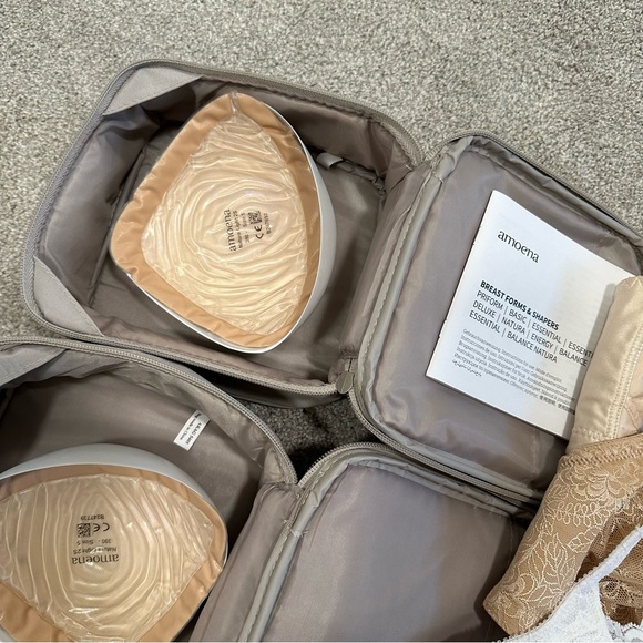 Amoena breast inserts and bra bundle - Picture 4 of 5